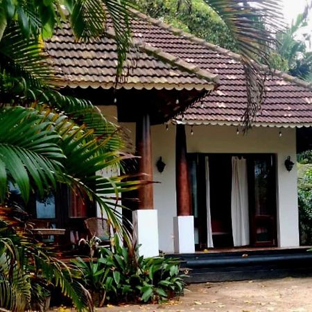 The Frangipani Marari Beach Villa Mararikulam Exterior photo